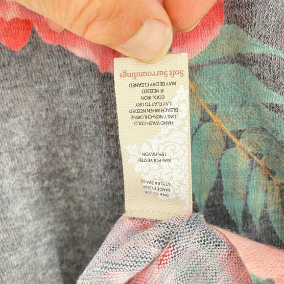 Soft Surroundings Midnight Blooms Womens Floral Sweater Lightweight V-Neck Sz PS - Picture 4 of 13